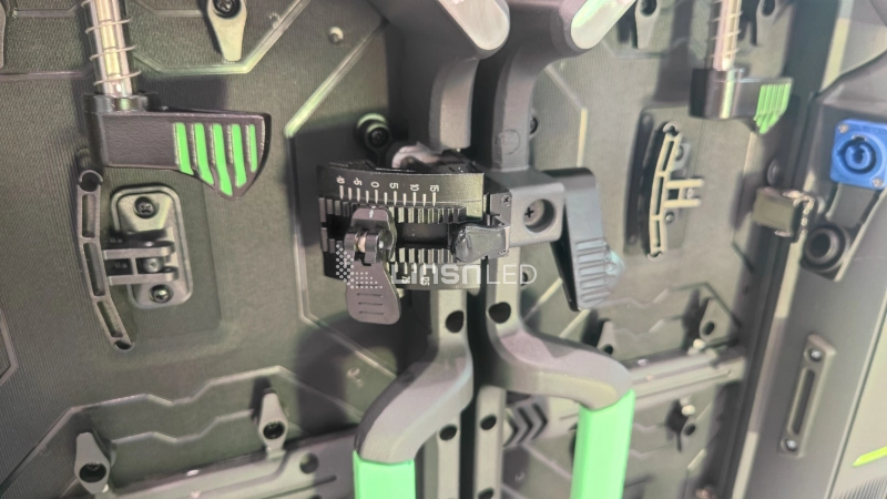 curved lock of ng500