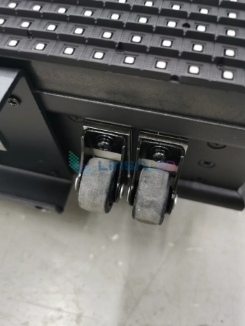 perimeter led screen pulley